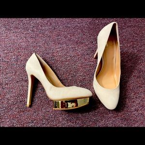 New beige heels by Jennifer lopez